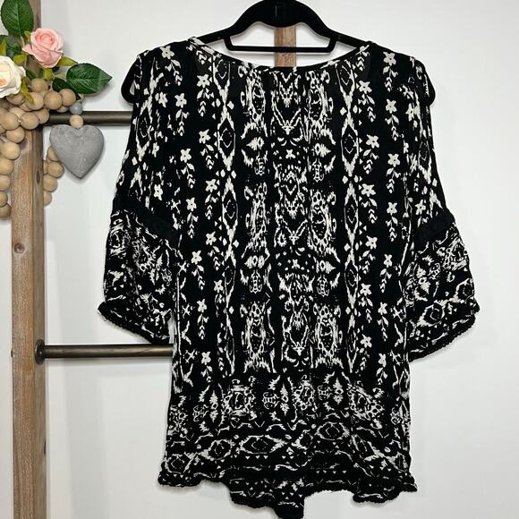 Bila Cold Shoulder Black White BOHO Chic 3/4‎ Sleeve Top Size Small - Picture 3 of 7